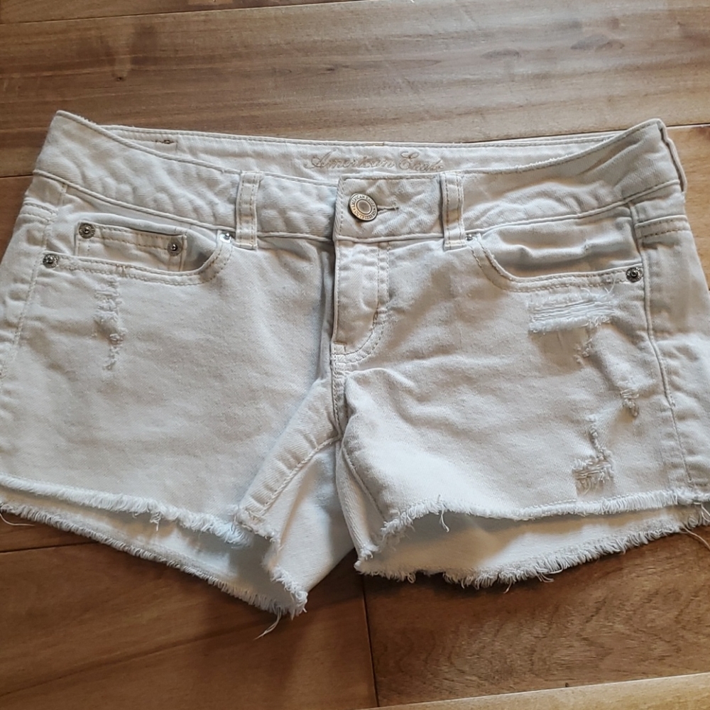 American eagle white shorts
